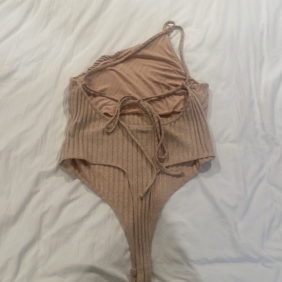 One Shoulder Strappy Bodysuit - Picture 3 of 7